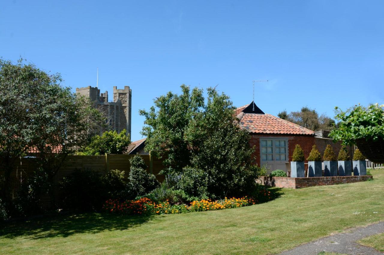 Crown And Castle Hotel Orford Exterior foto